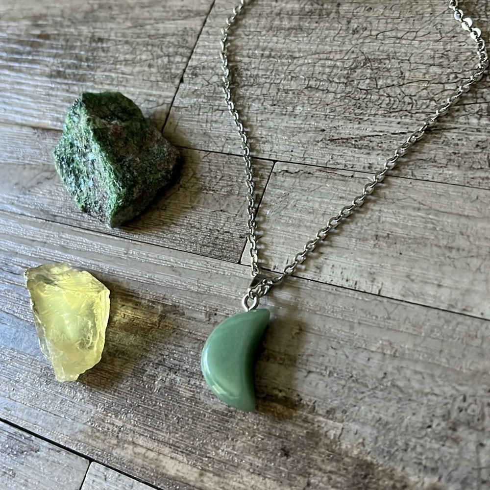 NWT Natural Green Jade moon shaped charm pendant stone necklace silver chain new - Picture 2 of 4